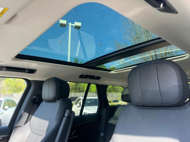 2025 Land Rover Range Rover P530 SE