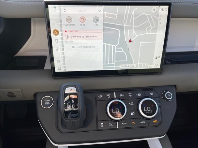2025 Land Rover Defender 110 P300