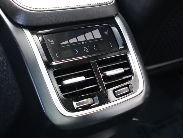 2025 Volvo XC90 B5 Core