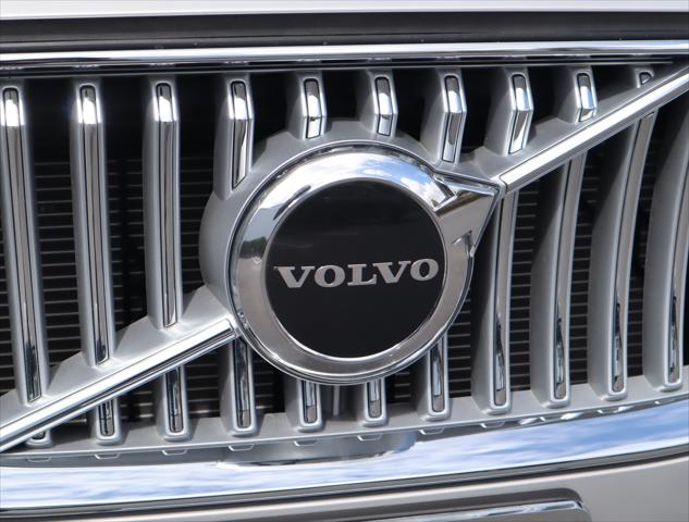 2025 Volvo XC90 B5 Core