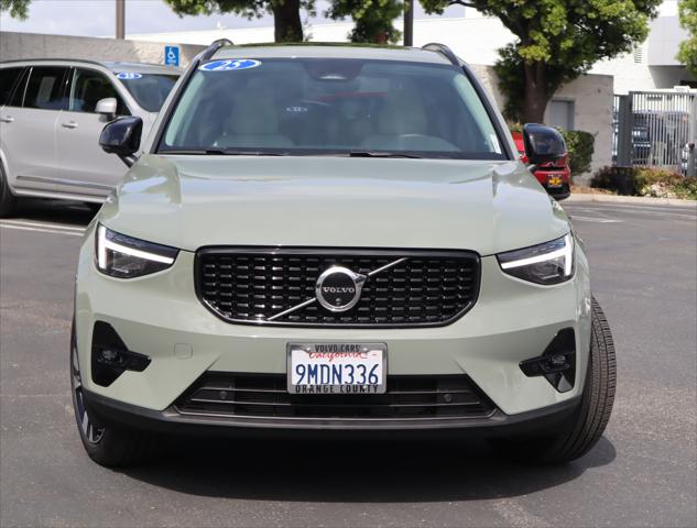 2025 Volvo XC40 B5 Plus Dark Theme