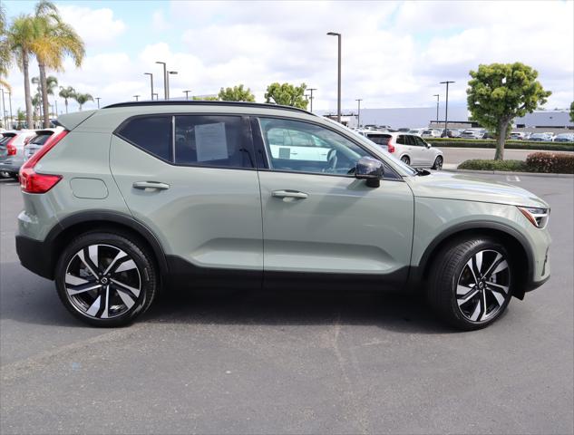2025 Volvo XC40 B5 Plus Dark Theme
