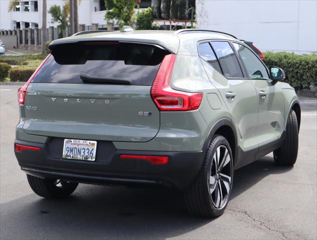 2025 Volvo XC40 B5 Plus Dark Theme