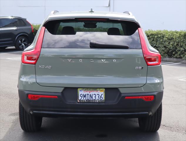 2025 Volvo XC40 B5 Plus Dark Theme