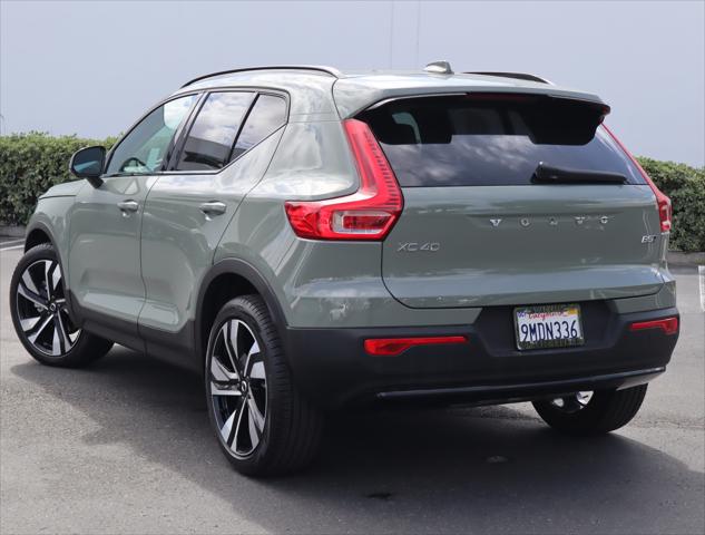 2025 Volvo XC40 B5 Plus Dark Theme