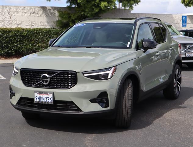 2025 Volvo XC40 B5 Plus Dark Theme