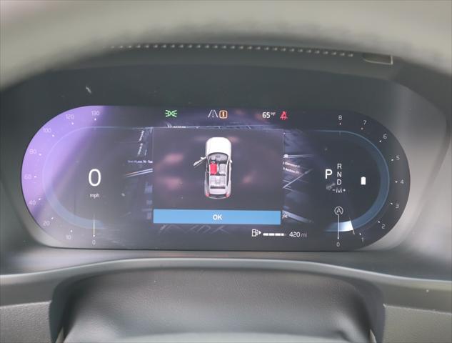 2025 Volvo XC40 B5 Plus Dark Theme