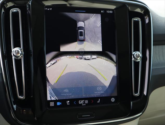 2025 Volvo XC40 B5 Plus Dark Theme