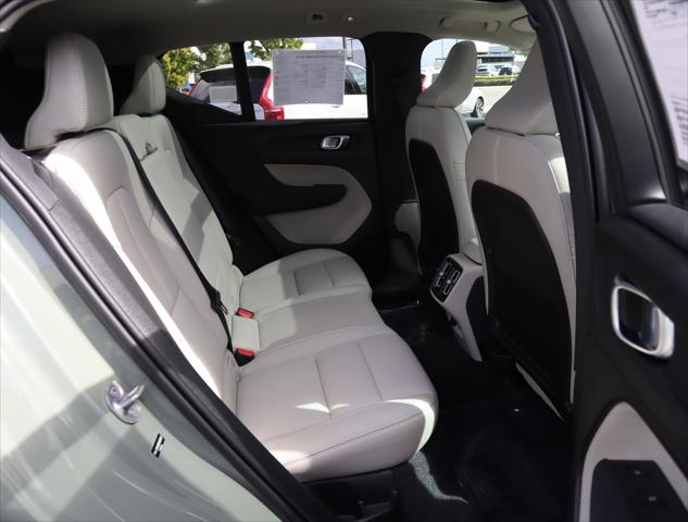 2025 Volvo XC40 B5 Plus Dark Theme