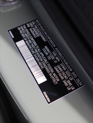 2025 Volvo XC40 B5 Plus Dark Theme