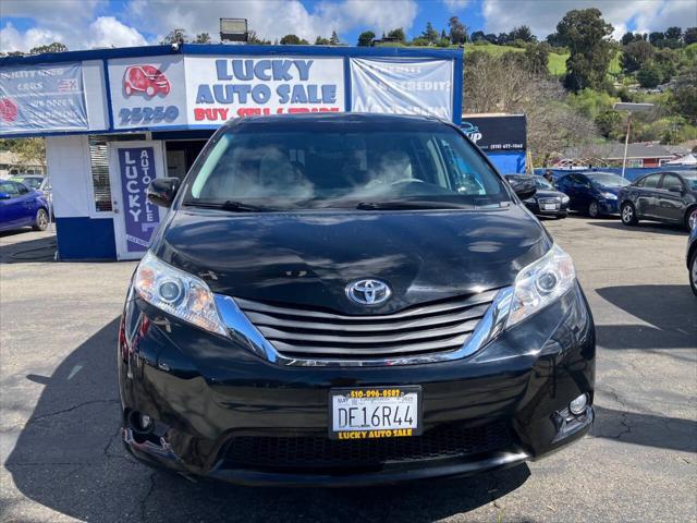 2013 Toyota Sienna XLE V6 8 Passenger