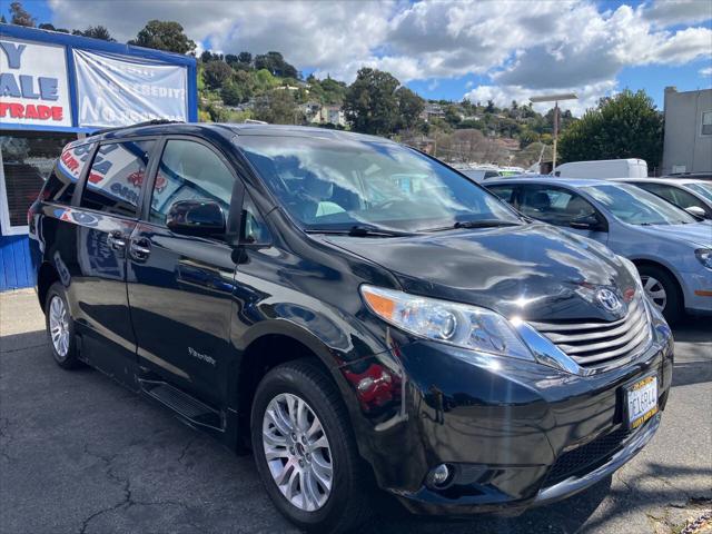 2013 Toyota Sienna XLE V6 8 Passenger