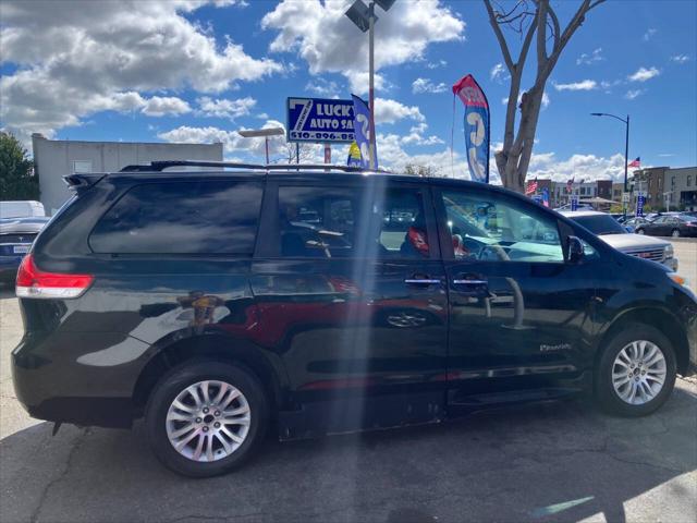 2013 Toyota Sienna XLE V6 8 Passenger
