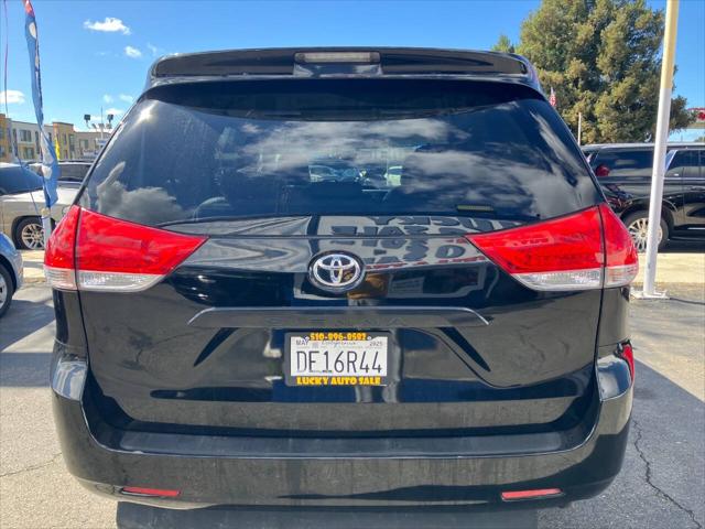 2013 Toyota Sienna XLE V6 8 Passenger