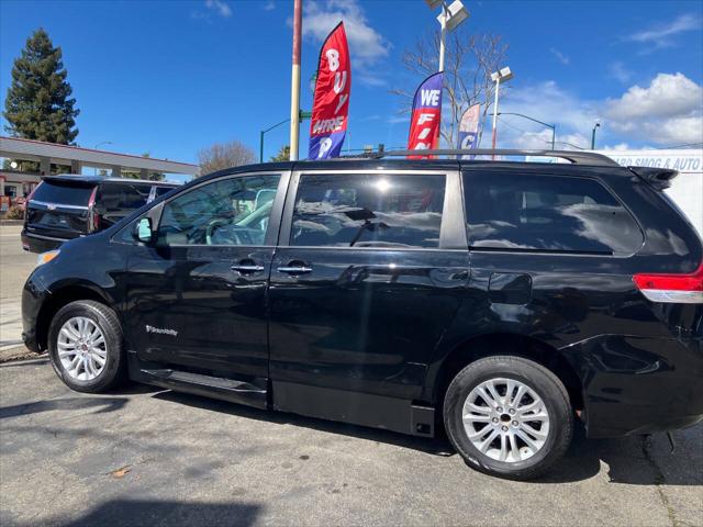 2013 Toyota Sienna XLE V6 8 Passenger