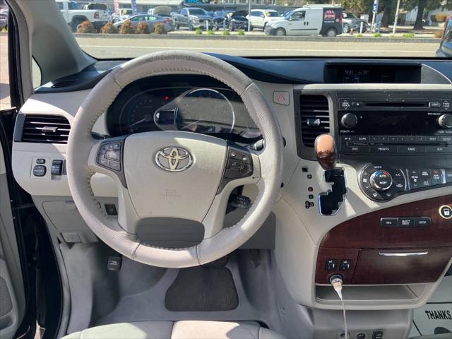 2013 Toyota Sienna XLE V6 8 Passenger