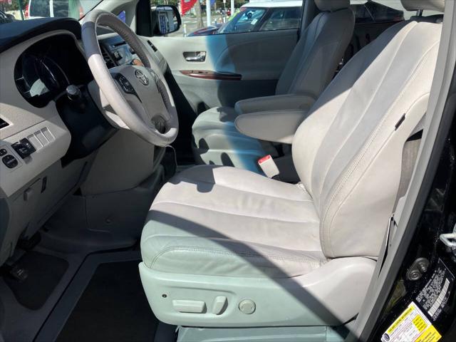 2013 Toyota Sienna XLE V6 8 Passenger