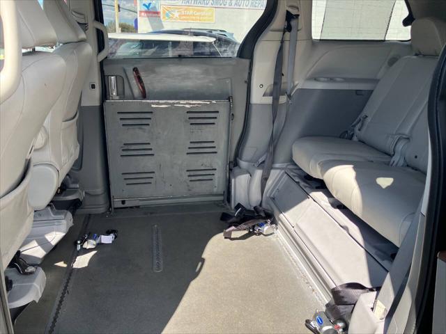 2013 Toyota Sienna XLE V6 8 Passenger