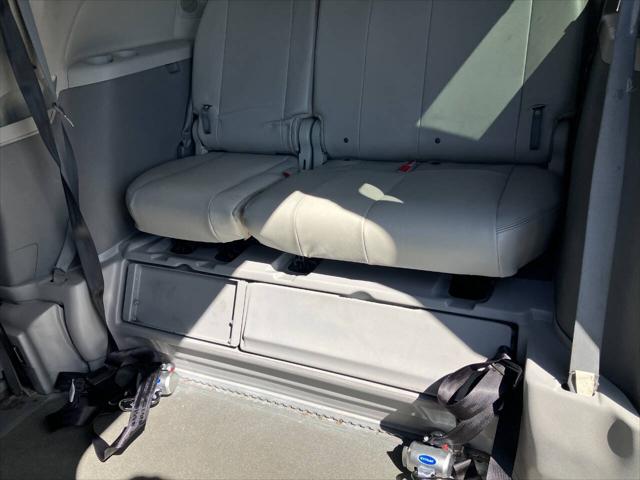2013 Toyota Sienna XLE V6 8 Passenger