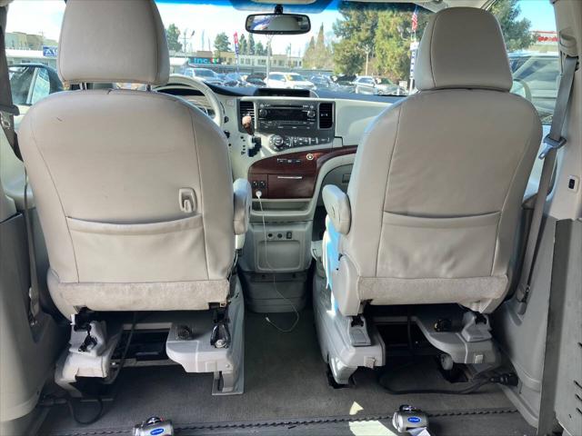 2013 Toyota Sienna XLE V6 8 Passenger
