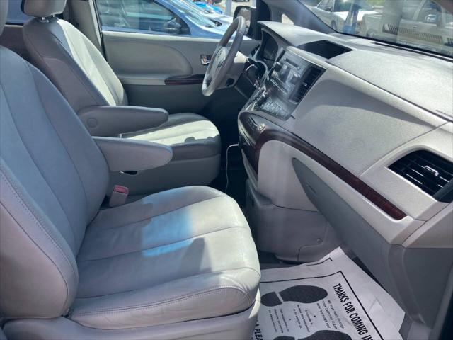 2013 Toyota Sienna XLE V6 8 Passenger