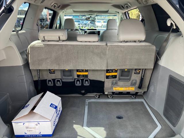 2013 Toyota Sienna XLE V6 8 Passenger