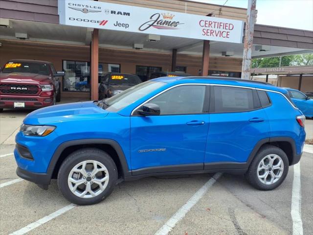 2025 Jeep Compass COMPASS LATITUDE 4X4