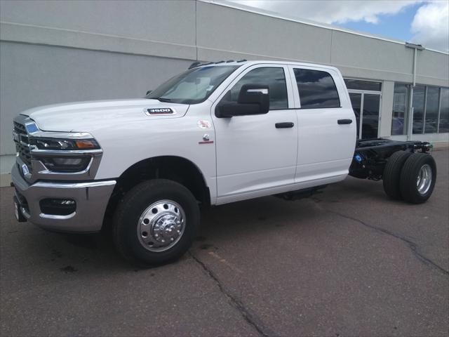 2025 RAM Ram 3500 Chassis Cab RAM 3500 TRADESMAN CREW CAB CHASSIS 4X4 60 CA