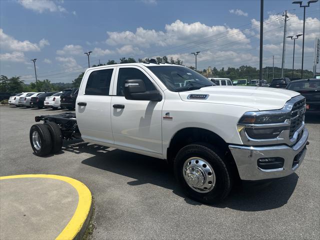 2025 RAM Ram 3500 Chassis Cab RAM 3500 TRADESMAN CREW CAB CHASSIS 4X4 60 CA