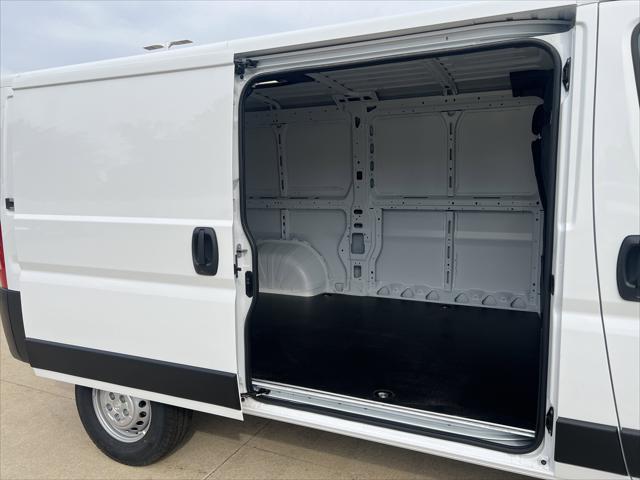 2025 RAM Ram ProMaster RAM PROMASTER 2500 TRADESMAN CARGO VAN LOW ROOF 136 WB