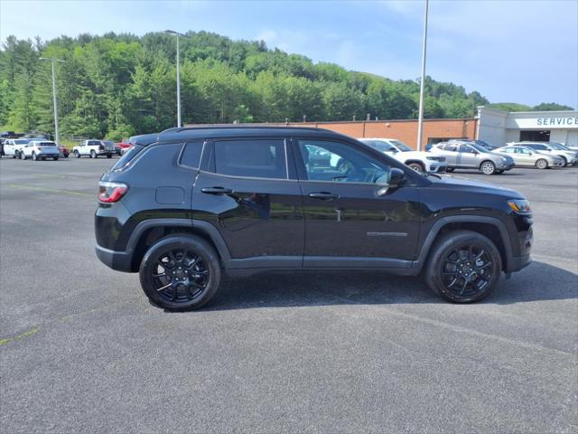 2025 Jeep Compass COMPASS LATITUDE 4X4