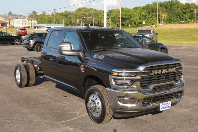 2025 RAM Ram 3500 Chassis Cab RAM 3500 TRADESMAN CREW CAB CHASSIS 4X4 60 CA