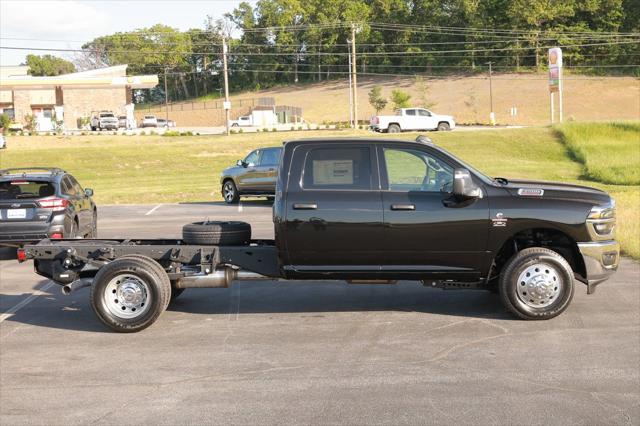 2025 RAM Ram 3500 Chassis Cab RAM 3500 TRADESMAN CREW CAB CHASSIS 4X4 60 CA
