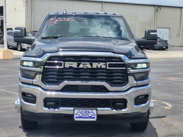 2025 RAM Ram 3500 Chassis Cab RAM 3500 TRADESMAN CREW CAB CHASSIS 4X4 60 CA