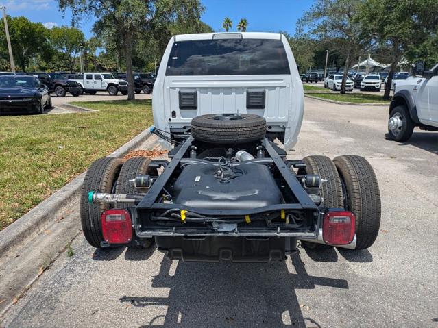 2025 RAM Ram 3500 Chassis Cab RAM 3500 TRADESMAN CREW CAB CHASSIS 4X4 60 CA