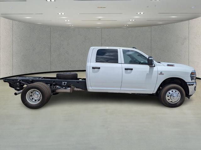 2025 RAM Ram 3500 Chassis Cab RAM 3500 TRADESMAN CREW CAB CHASSIS 4X4 60 CA