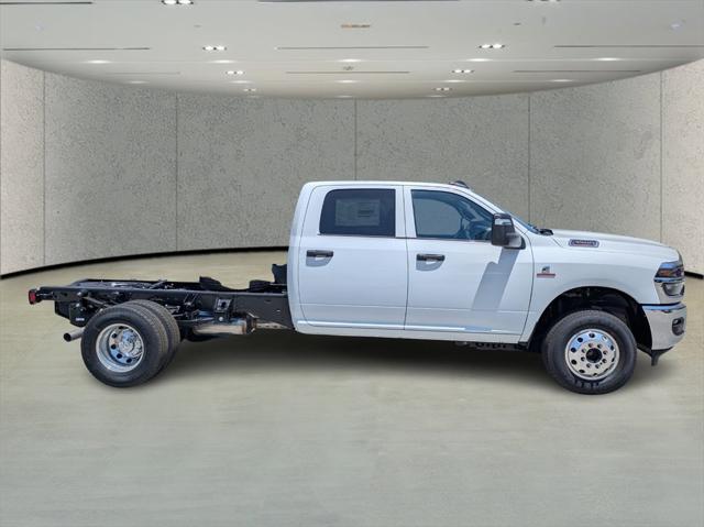 2025 RAM Ram 3500 Chassis Cab RAM 3500 TRADESMAN CREW CAB CHASSIS 4X4 60 CA