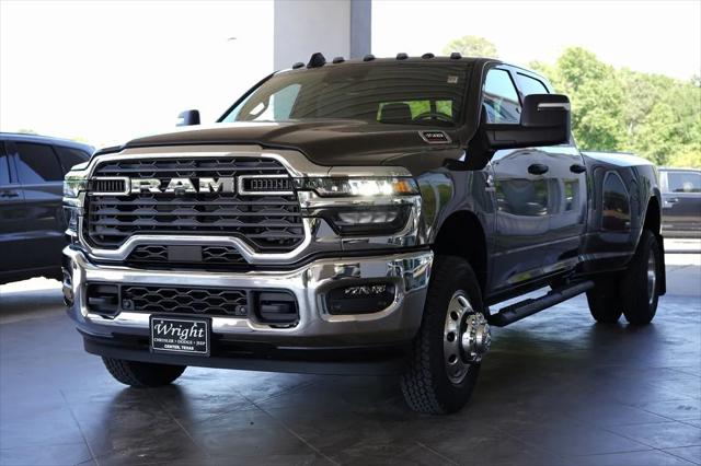 2025 RAM Ram 3500 RAM 3500 TRADESMAN CREW CAB 4X4 8 BOX