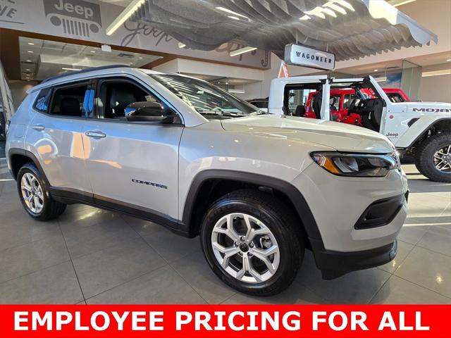 2025 Jeep Compass COMPASS LATITUDE 4X4