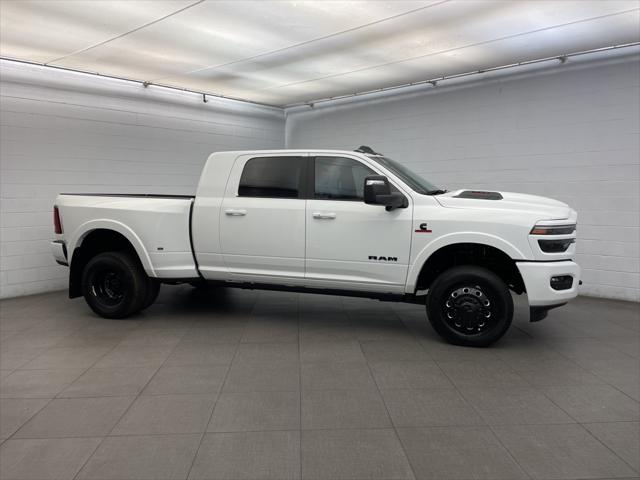 2025 RAM Ram 3500 RAM 3500 LIMITED MEGA CAB 4X4 64 BOX