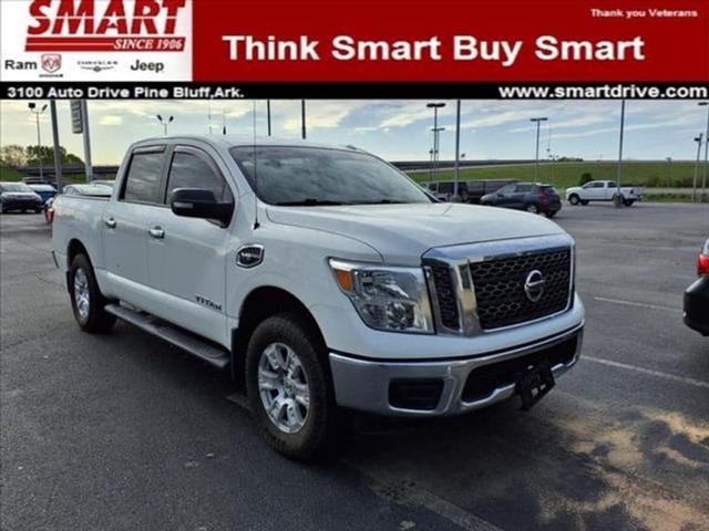 2017 Nissan TITAN SV