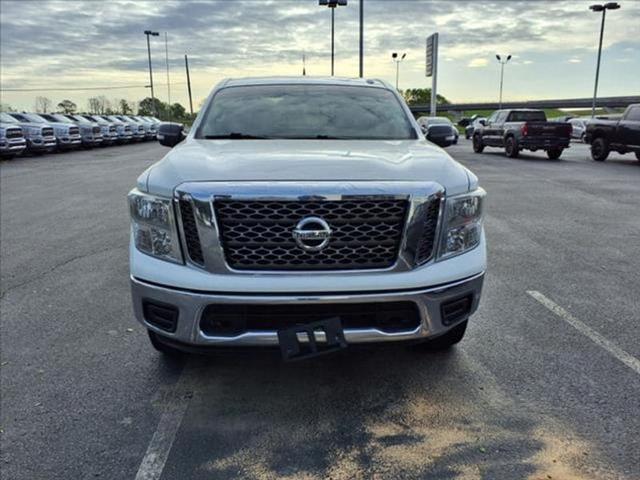 2017 Nissan TITAN SV