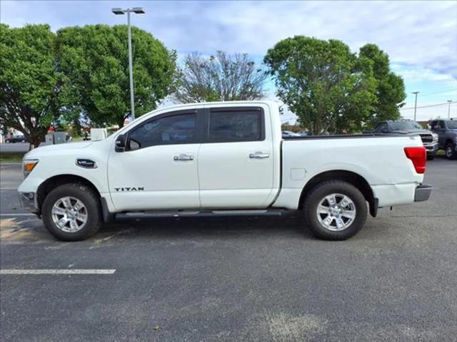 2017 Nissan TITAN SV