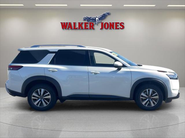 2023 Nissan Pathfinder SL 4WD