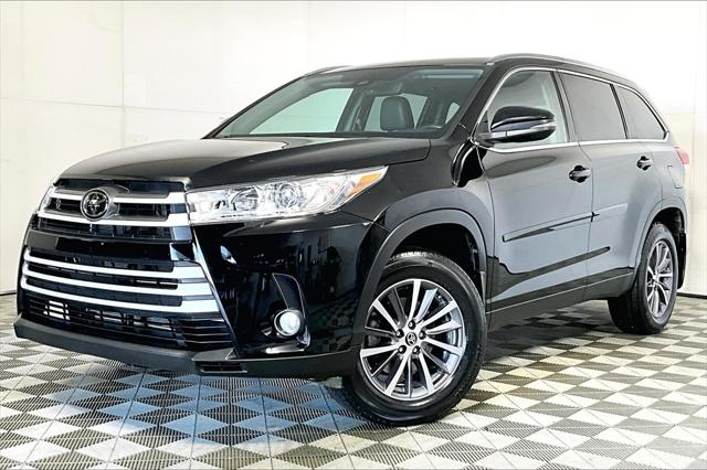 Used 2019 Toyota Highlander XLE with VIN 5TDKZRFH8KS369396 for sale in Olive Branch, MS