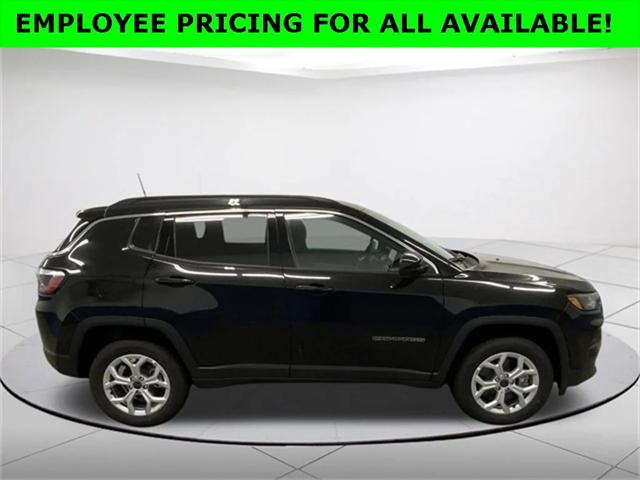 2025 Jeep Compass COMPASS LATITUDE 4X4