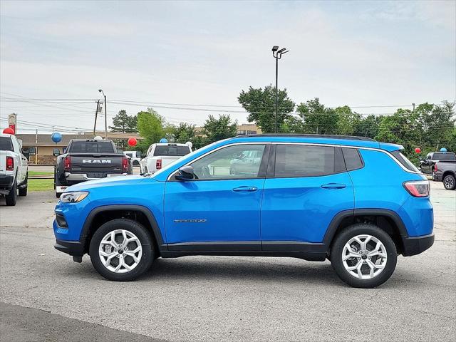 2025 Jeep Compass COMPASS LATITUDE 4X4