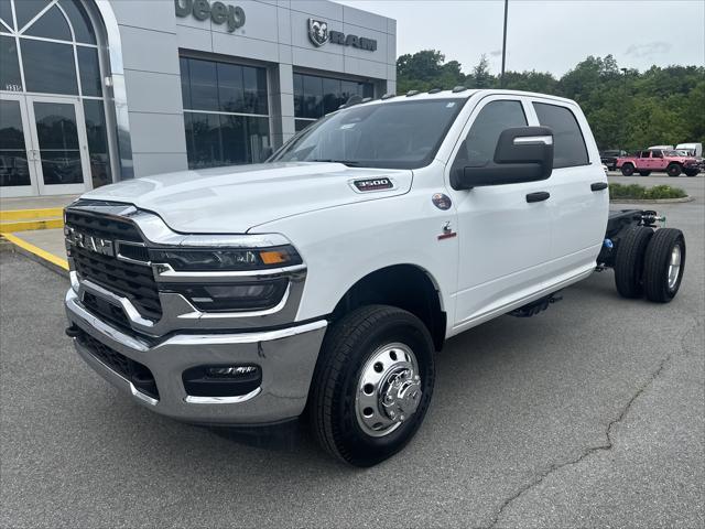 2025 RAM Ram 3500 Chassis Cab RAM 3500 TRADESMAN CREW CAB CHASSIS 4X4 60 CA