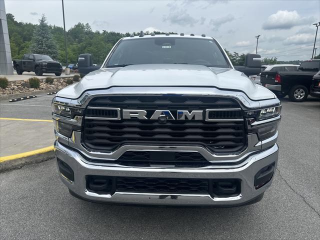 2025 RAM Ram 3500 Chassis Cab RAM 3500 TRADESMAN CREW CAB CHASSIS 4X4 60 CA