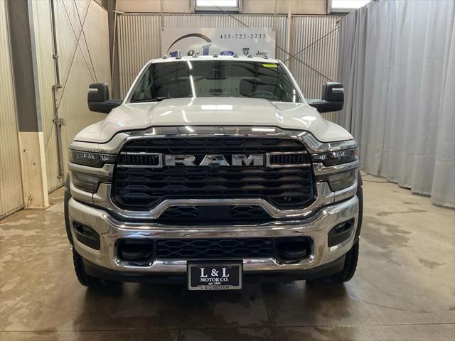 2025 RAM Ram 5500 Chassis Cab RAM 5500 TRADESMAN CHASSIS CREW CAB 4X4 84 CA